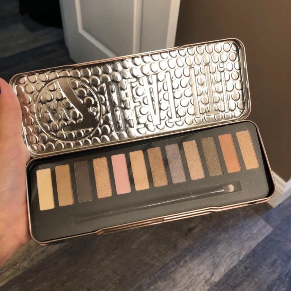 Eyeshadow palette